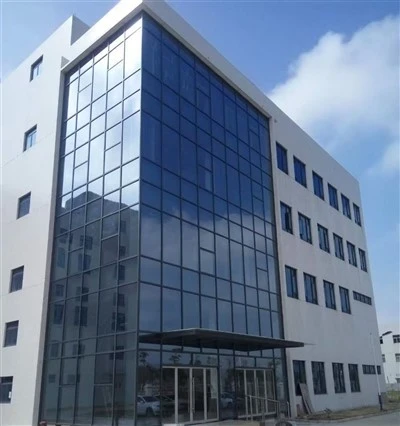 Exterieur glazen vliesgevel